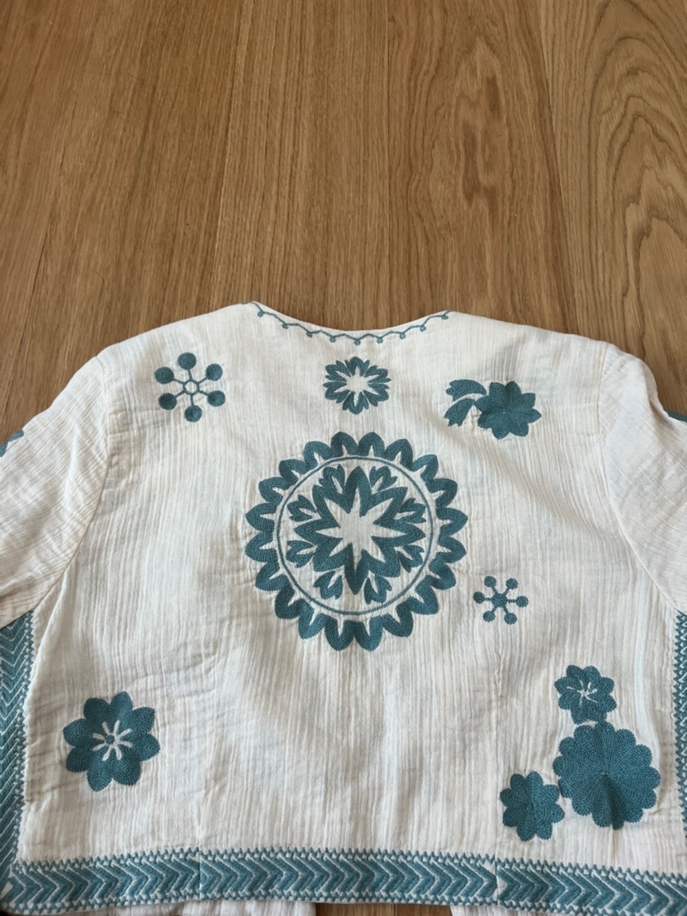 Soft Surroundings White Cropped Jacket with Teal Floral Embroidery size M - Picture 6 of 8